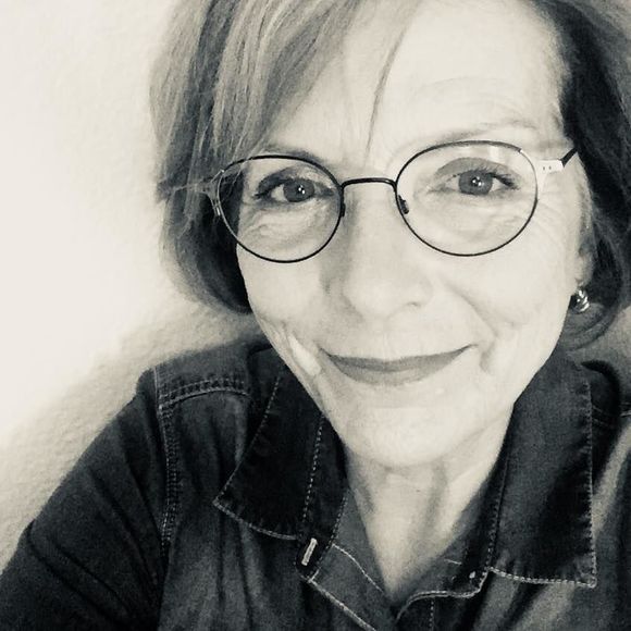 Meet your Posher, Robyn - Picture 1 of 1